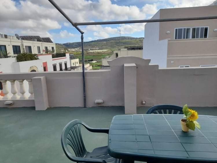 Appartement Flat 3 à L-Imgarr Extérieur photo
